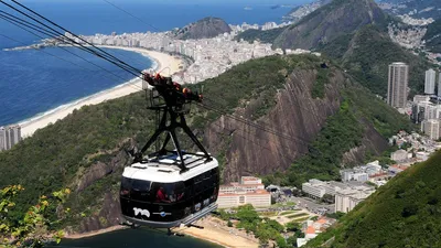 Pessoa concentrada a trabalhar num ambiente calmo