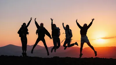 Desenho de vários pequenos cubos interligados de forma organizada