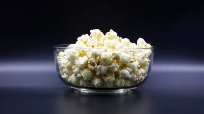 Animação de um botão de 'like' mudando de cor e forma