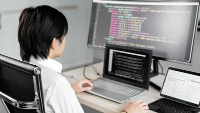 Designer a trabalhar num layout mobile num smartphone